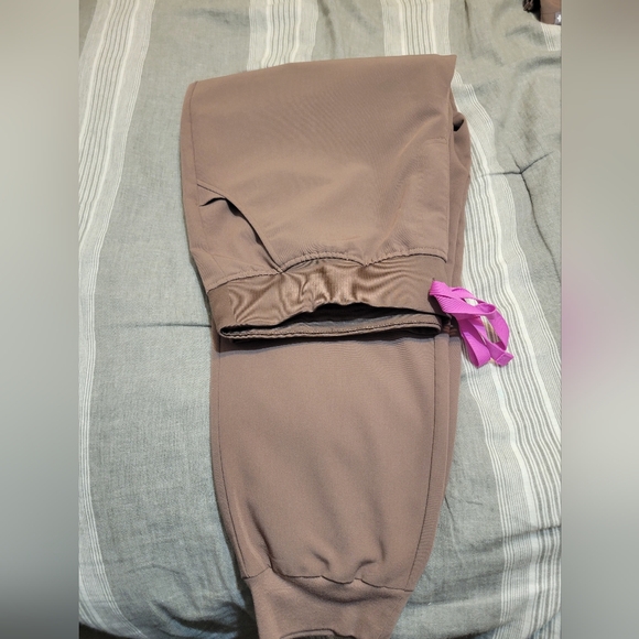 Figs - Picture 1 of 1